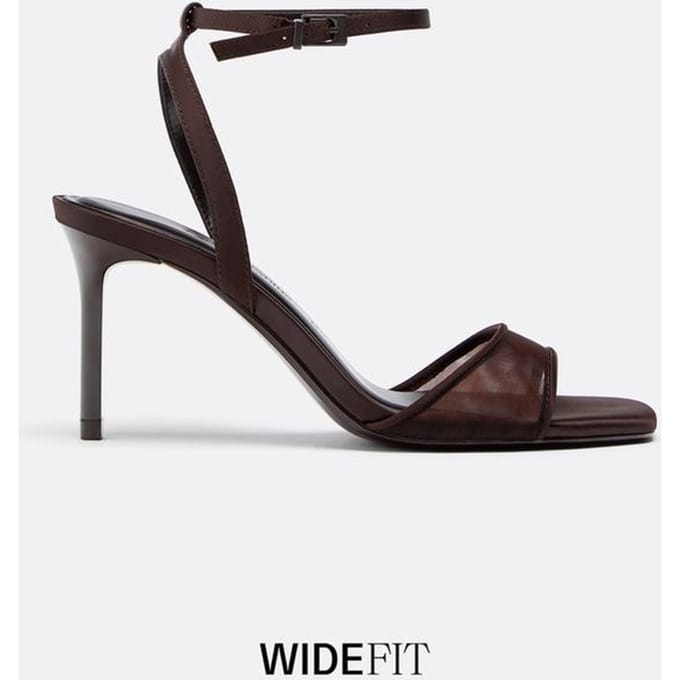 Stradivarius WIDE FIT. Sandalen met smalle hak en mesh  BRUIN 39