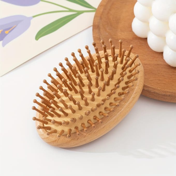 Peigne-Brosse à Cheveux en Bois de Forme Ovale avec Coussin d'Air beige