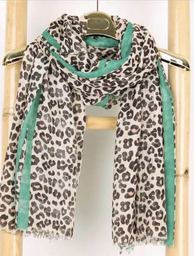 Dames lange sjaal panterprint met zwart/roze/groen