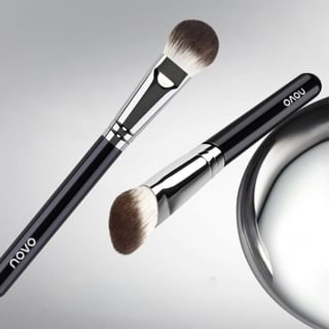 NOVO - Soft Highlight Blush Brush 1pc