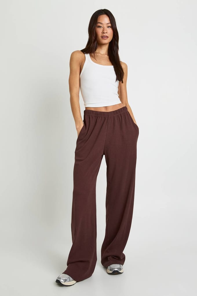 boohoo Dames Broek met hoge rib en wijde pijpen | Chocoladebruin | Maat: 36