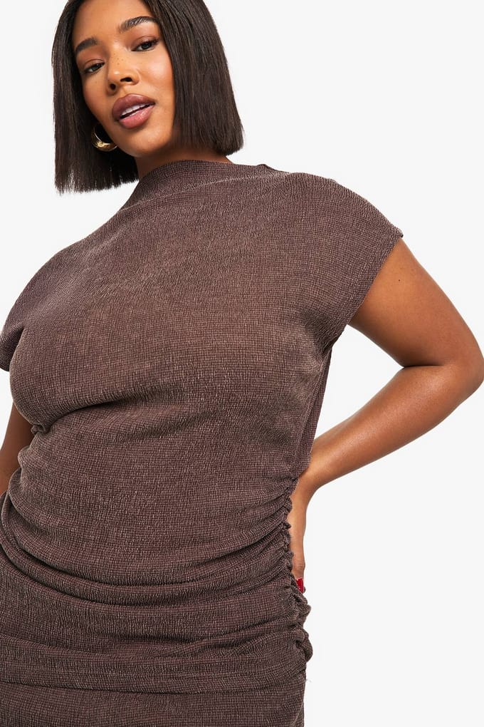 boohoo Dames Plus gerafelde asymmetrische top | Chocoladebruin | Maat: 50