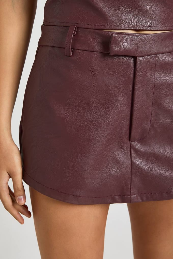 boohoo Dames Faux Leather Low Rise Skort | Wine | Maat: 14