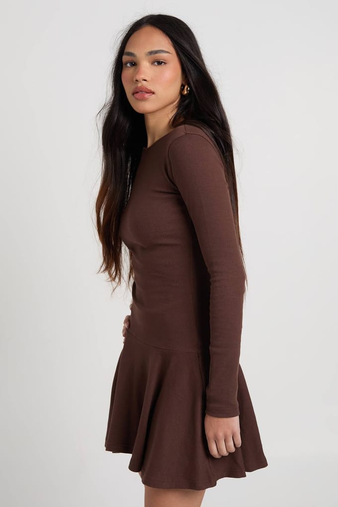 boohoo Dames Geribbelde Skater Jurk met Verlaagde Zoom | Chocoladebruin | Maat: 42