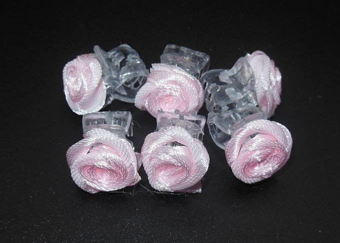 6 Roosjes mini met klemmetje lichtroze