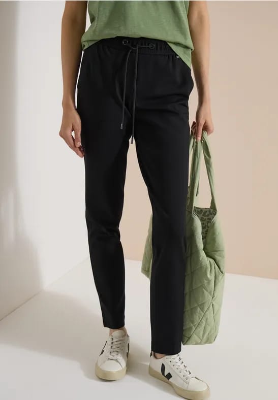 Mid Waist Slim Leg Hose in casual pasvorm