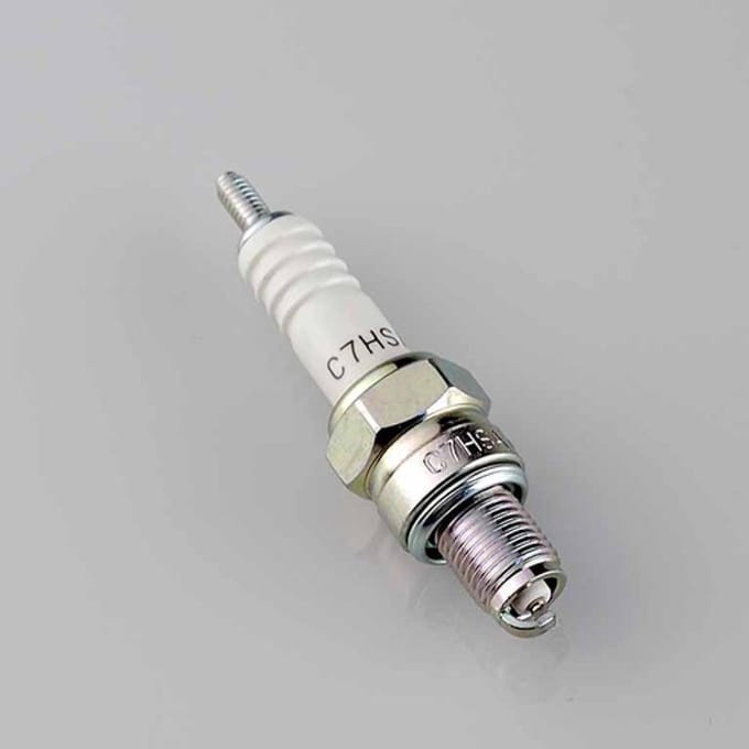 Bougie d'allumage NGK pour Auto C7HSA / 4629 Neuf
