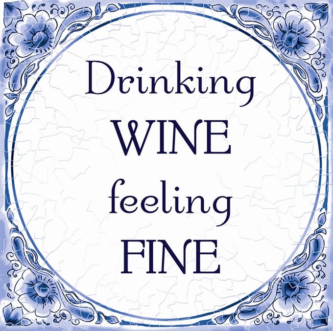 Spreukentegeltje | Tekst: Wine | Kleur: Delftsblauw