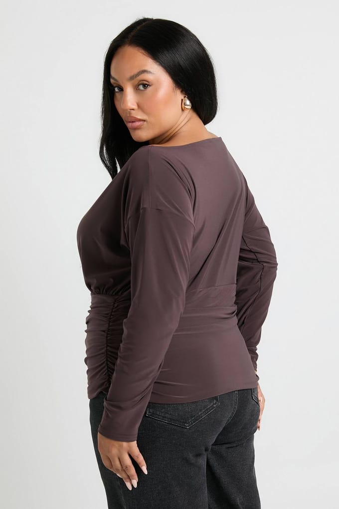 boohoo Dames Plus Gerafeld Paneel Lange Engelmouw Blouson Top | Brown | Maat: 24
