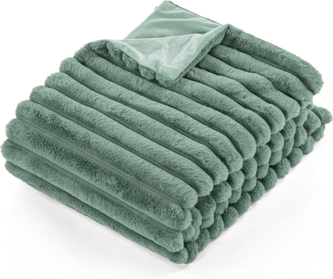 Tiseco Home Studio - Deken RABBIT STRIPE - imitatie konijnenbont plaid - 130x170 cm - Groen