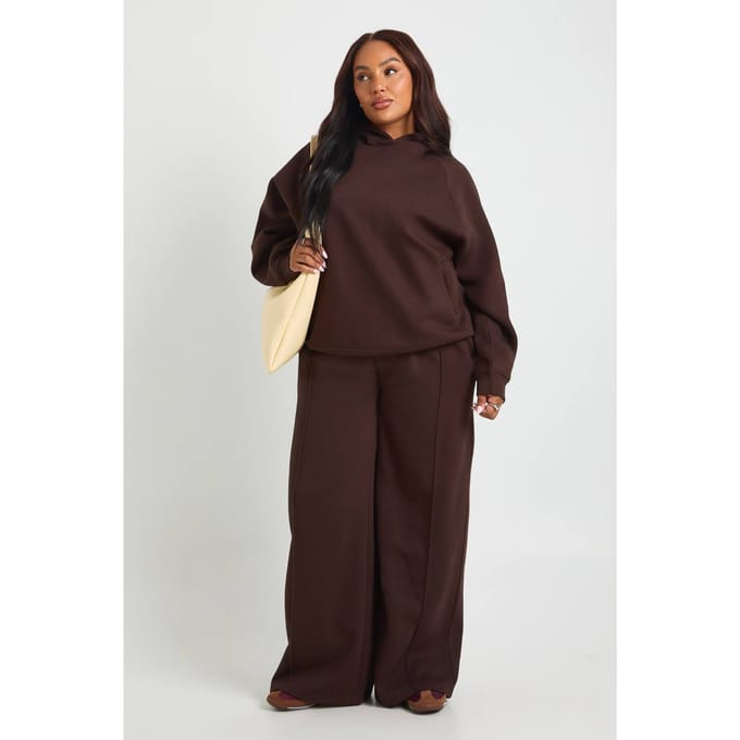 boohoo Dames Plus Core Basis Pintuck-detail Rechtpijpige Jogger | Chocoladebruin | Maat: 44