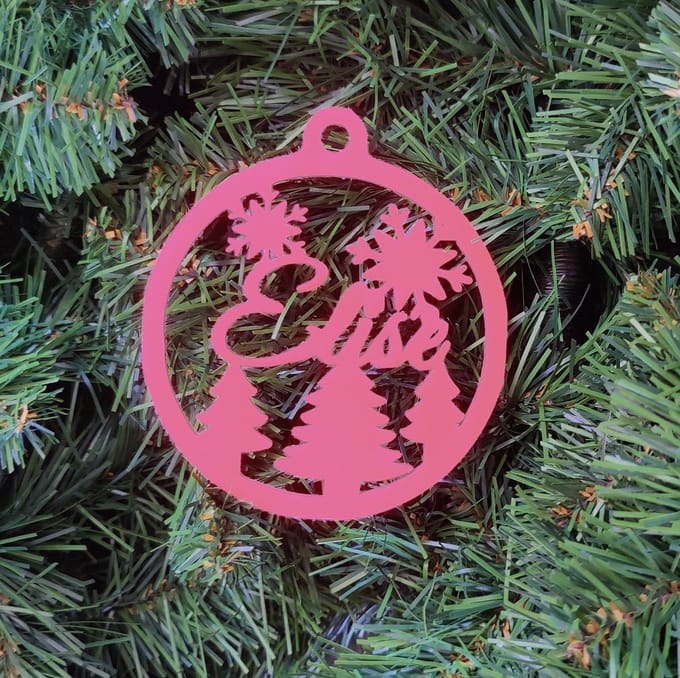 Gepersonaliseerde houten kerstbal met uw eigen naam - December - Cadeautip - Kerstboom - Roze