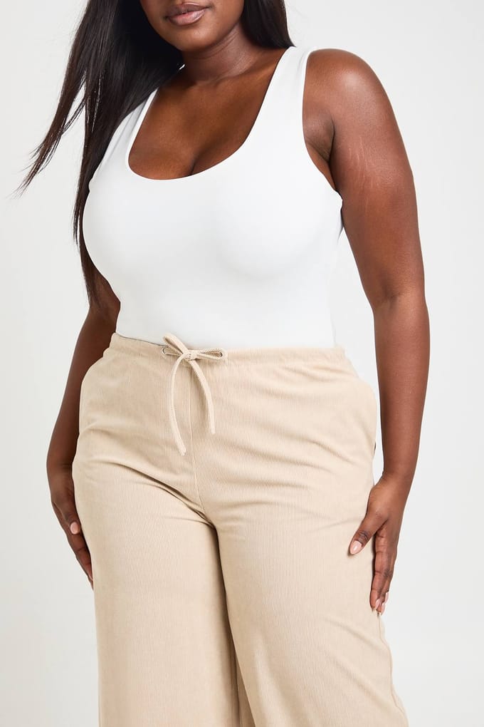 boohoo Dames Plus Ribfluwelen Wijde Pijpenbroek | Steen | Maat: 54