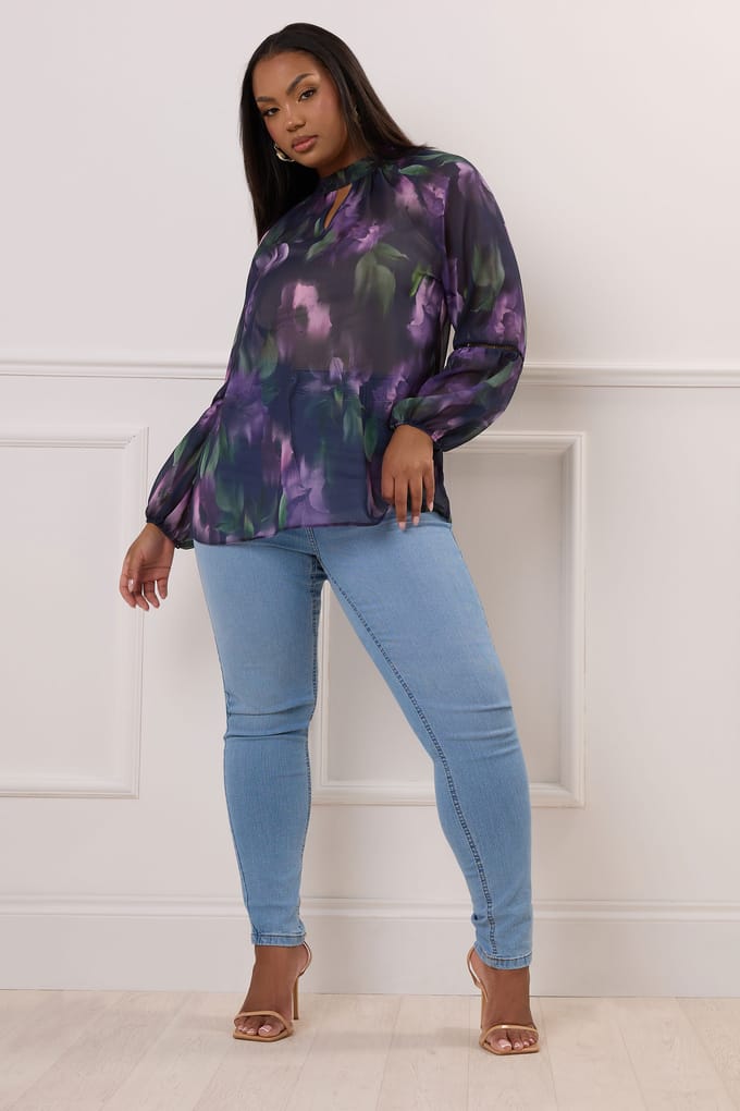 Yours London Blouse Met Bloemontwerp, Uitsnijding En Gehaakte Bies In Paars Size 50