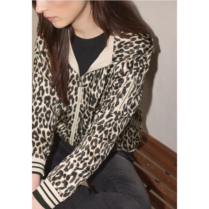 Jas met leopatroon