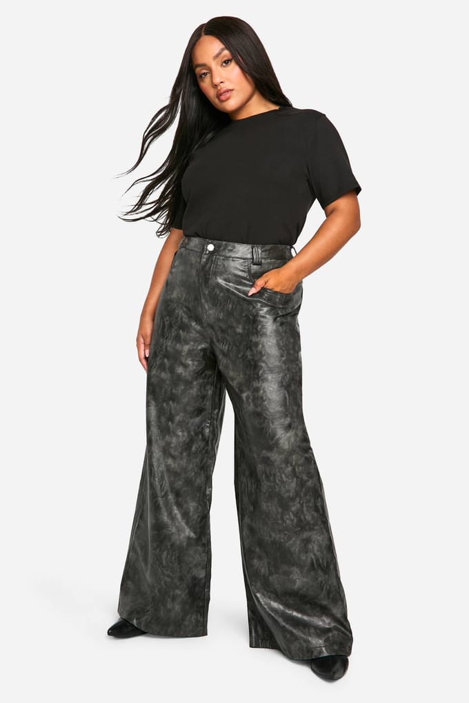 boohoo Dames Plus Washed Faux Leather Wide Leg Trouser | Black | Maat: 16