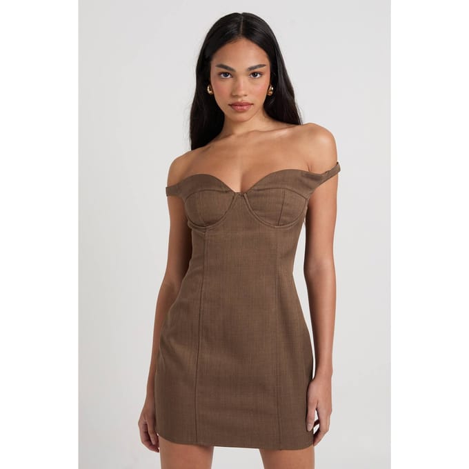 boohoo Dames Bardot Cup Detail Getailleerde Mini Jurk | Chocoladebruin | Maat: 36