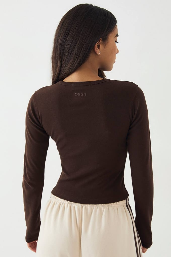 Dames DSGN Studio Geborduurd Shirt met Lange Mouwen | Dark Chocolate | Maat: Medium