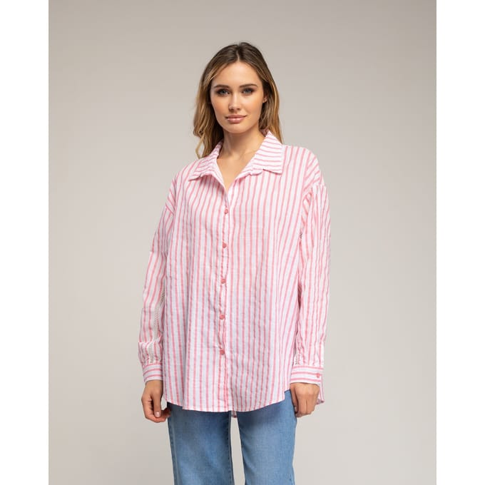 Losvallende gestreepte blouse met geschulpte rand aan de mouw