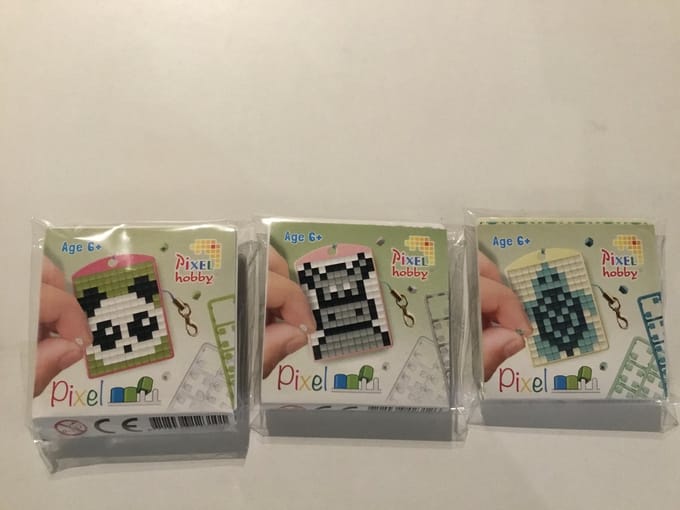 SET 3 PIXELHOBBY MEDAILLONS PANDA-NIJLPAARD-SCHILDPAD