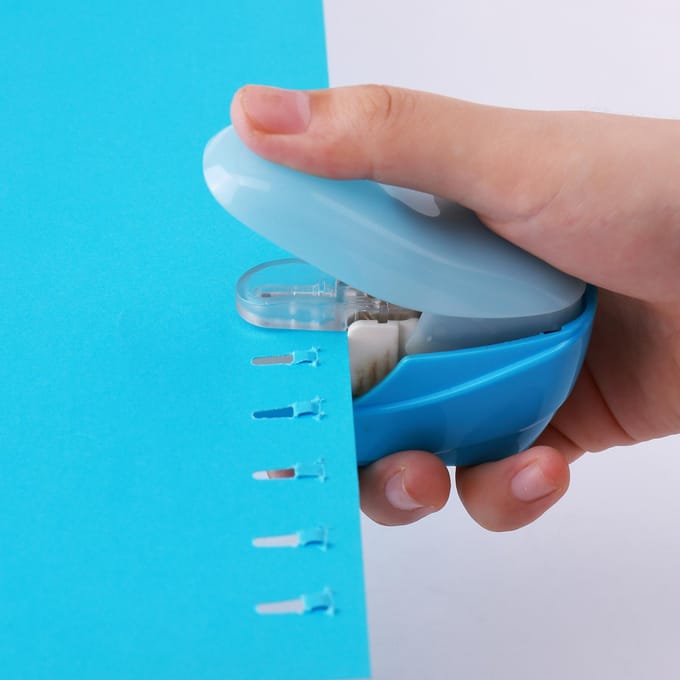 KW-triO Hand-held Mini Safe Nietmachine Geen Nietjes Nietloos 4 Vellen Capaciteit voor Papier Binderij