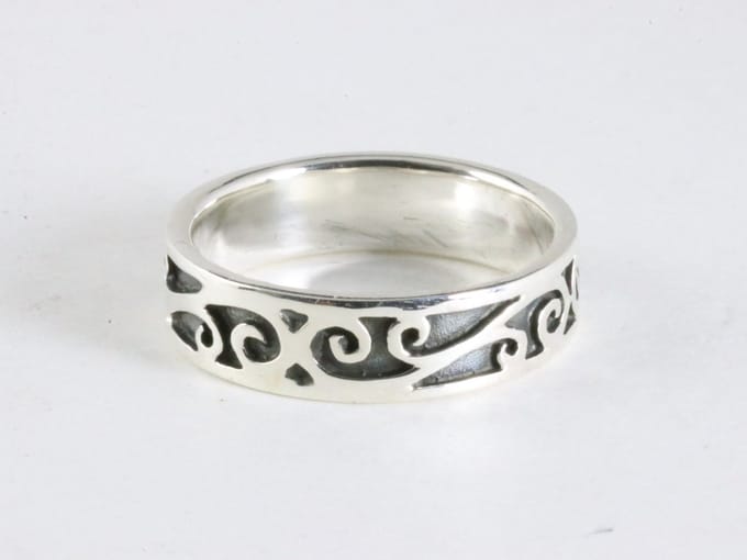 Zilveren ring met fantasie gravering - maat 18.5