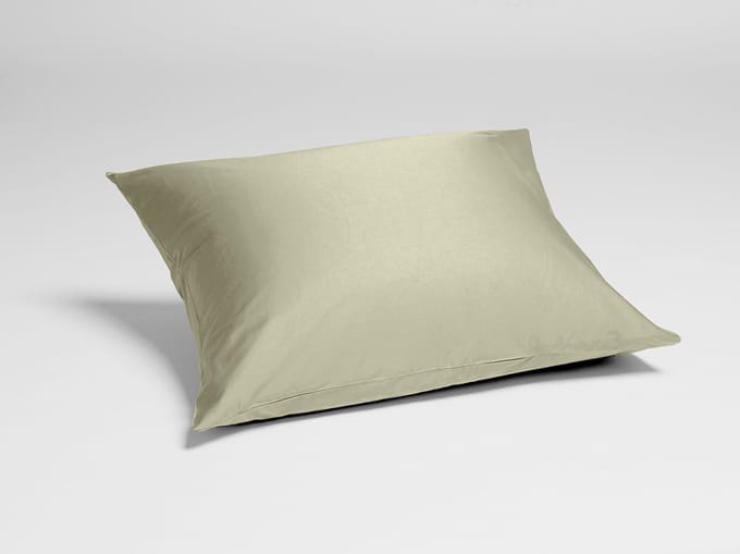 Yumeko kussensloop katoensatijn light olive 65x65 - Bio, eco & fairtrade - 1 stuk
