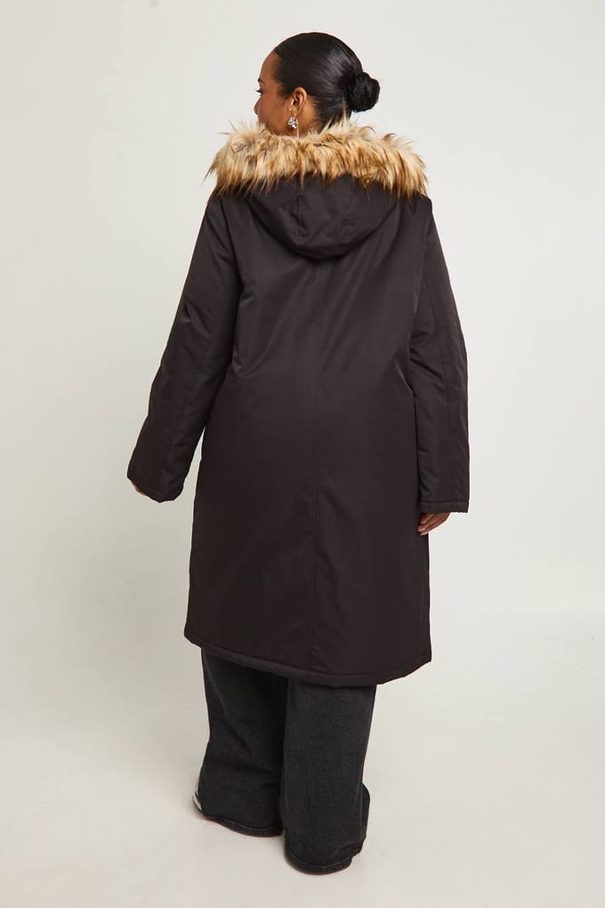 boohoo Dames Plus Parka met nepbontaccent | Zwart | Maat: 46
