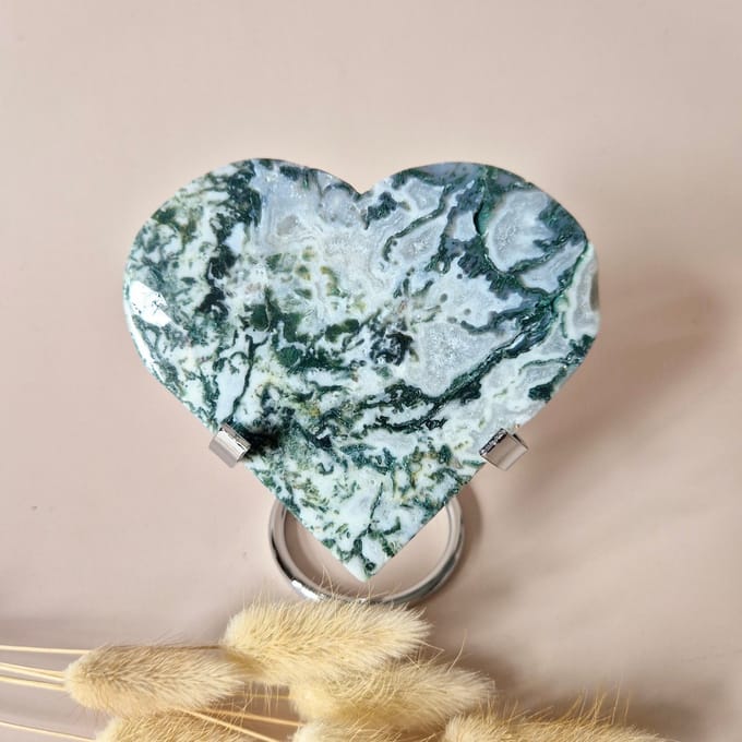 Edelsteen Druzy Mosagaat Hart op Metalen Standaard – #110 314gram