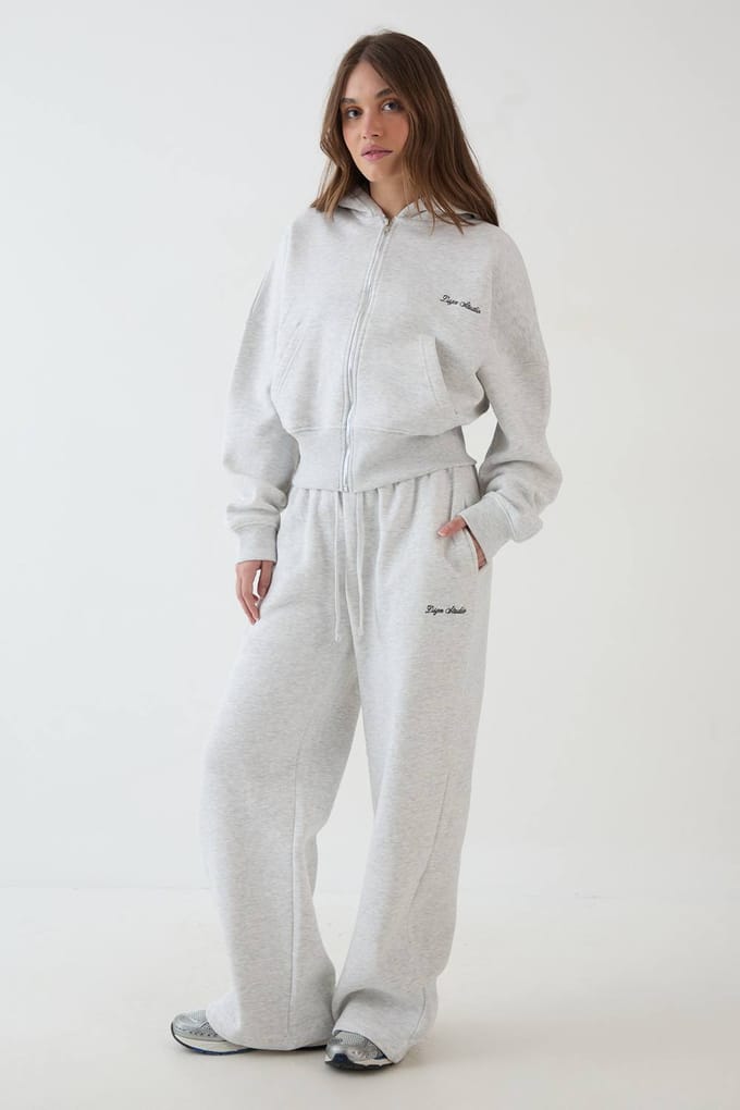 Dames Dsgn Studio Boxy Crop Trainingspak Met Diepe Zoom En Capuchon Met Rits | Asgrijs | Maat: Medium