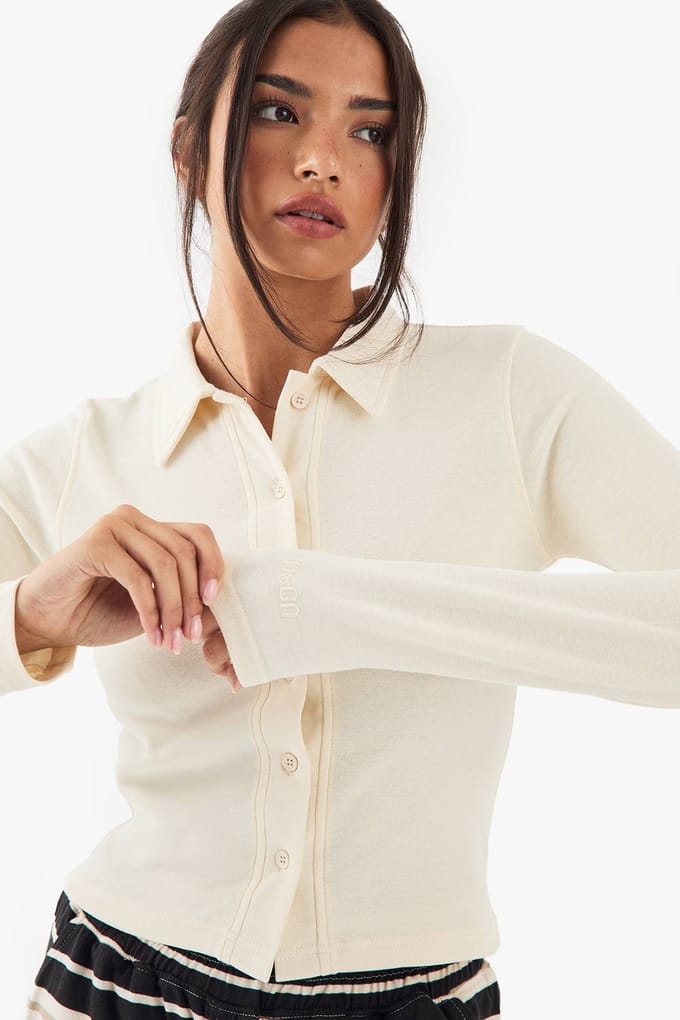 Dames DSGN Studio Doorknoop Blouse met Kraag en Getailleerde Pasvorm | Cream | Maat: 2XL