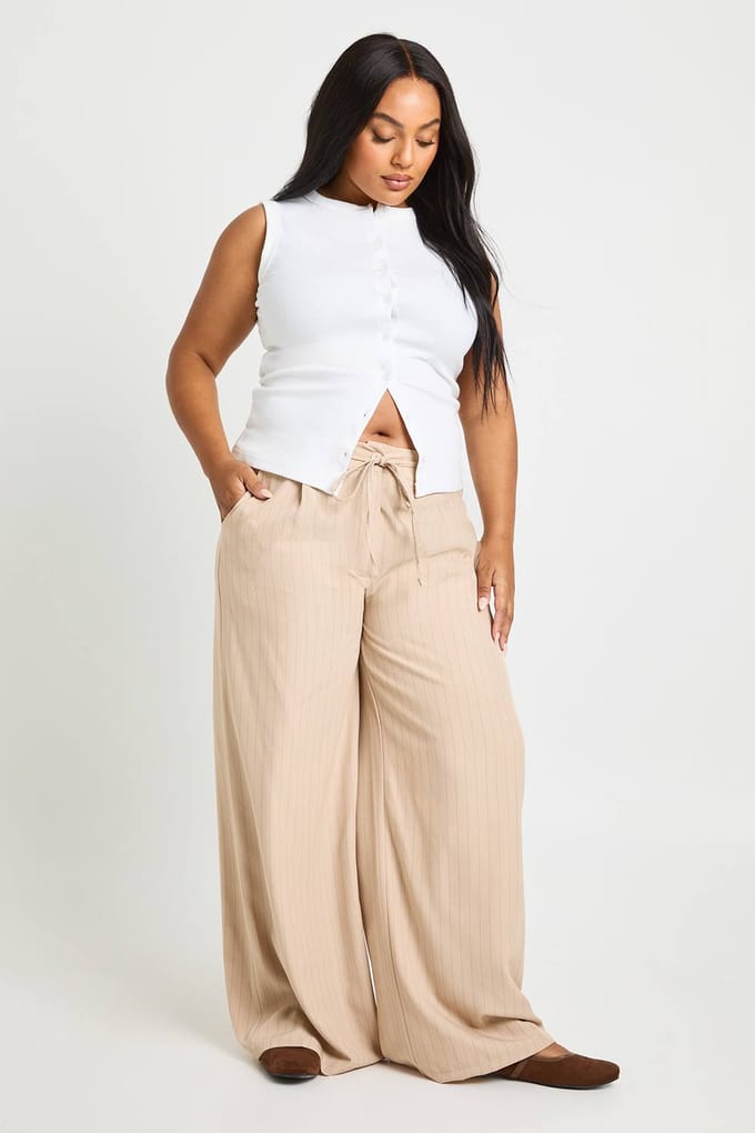 boohoo Dames Plus geweven geplooide broek met wijde pijpen | Steen | Maat: 56