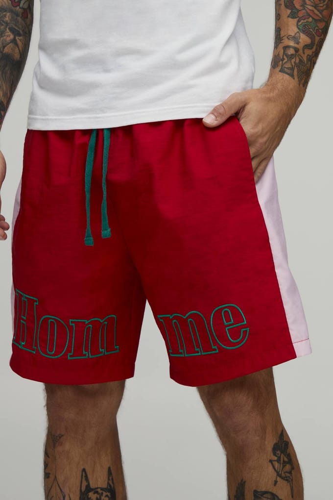Relaxed Mid Homme Geborduurd Detail Nylon Short | Red | Size Medium
