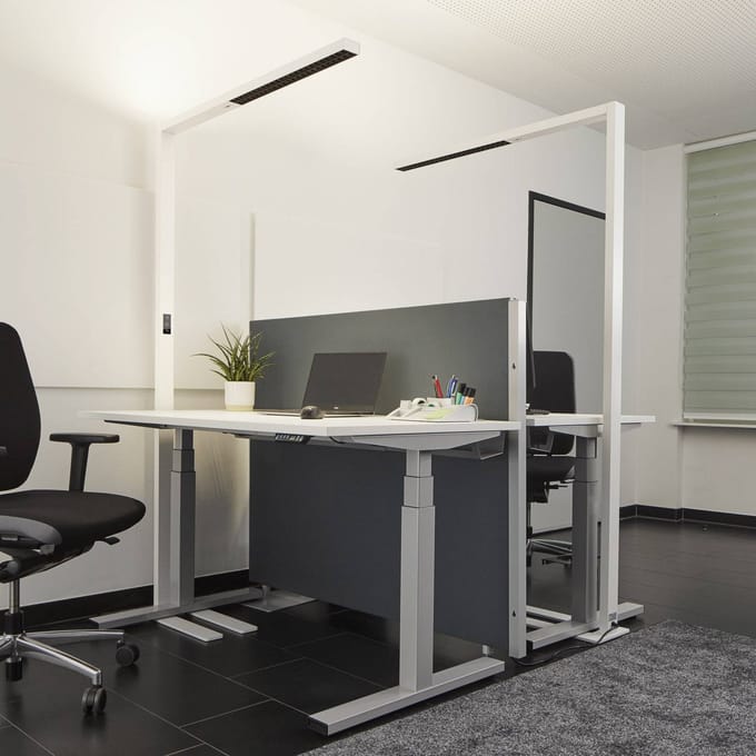 Arcchio LED kantoor vloerlamp Jolinda, wit, metaal, sensor