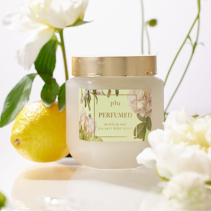 PLU Perfumed White Blanc Sea Salt Body Scrub – verfrissend & gladmakend 500 Peeling