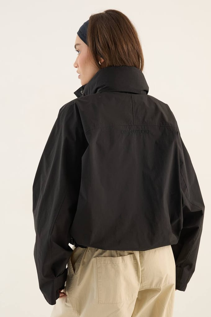 Dames Dsgn Studio Trechterhals Windbreaker Met Capuchon Waterdicht | Zwart | Maat: 2XL