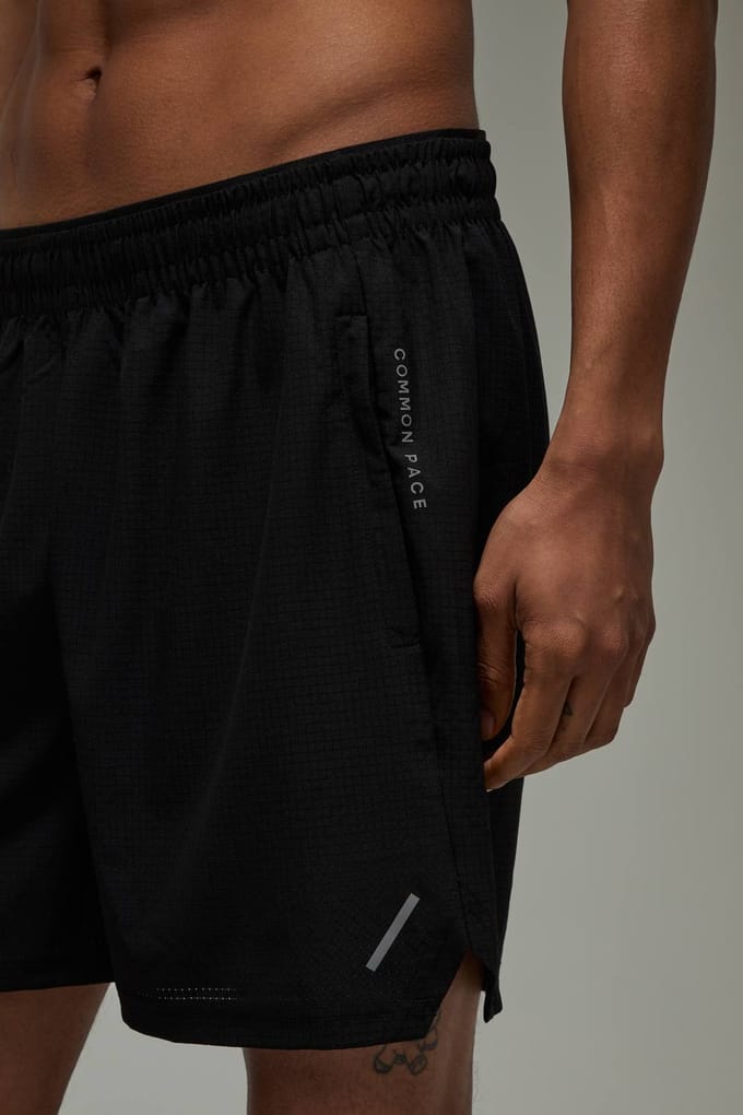 Common Pace Hardloop Geperforeerde 5 Inch Short | Black | Size Small