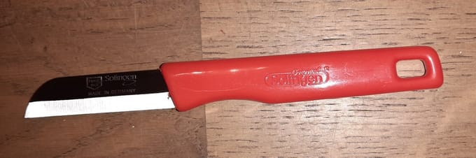 Solingen aardappelschilmes rood - schilmes 16 cm met gat - aardappelmes - mesje - schilmesje