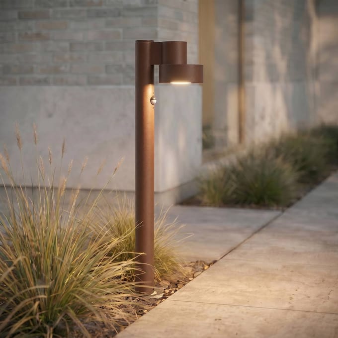Lucande LED tuinpadverlichting Elune, bruin, met sensor, IP44, hoogte 77 cm