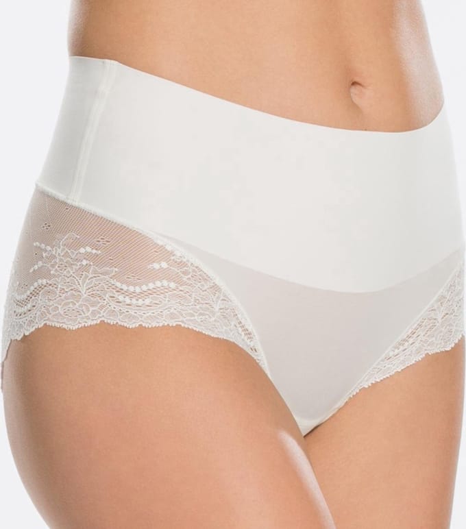 SPANXsupersmooth™ Undie-tectable® Lace Hi-Hipster - Powder - Maat S