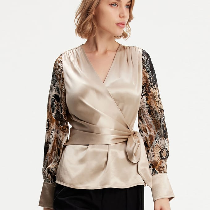 Cross Heart Top met bloemenprintmouwen