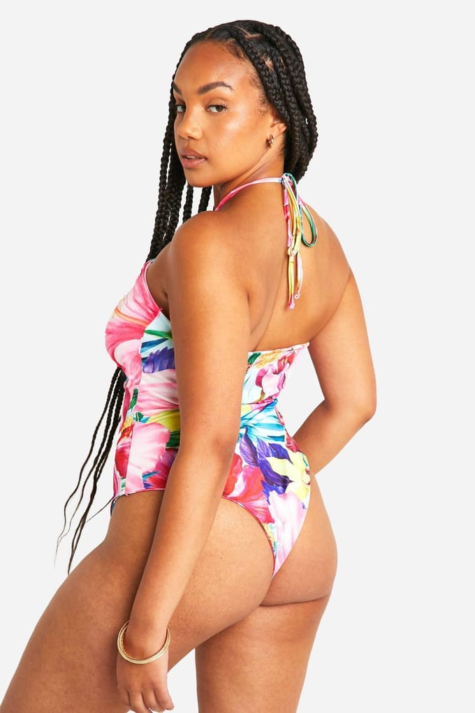 boohoo Dames Plus Geraffeld Voorkant Bandeau Zwempak | Maat: 56