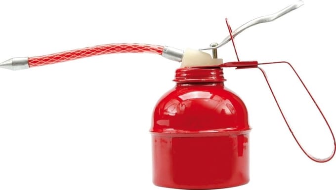 Vorel Serie - Handmatige Oliëngieter - 300ml - Metalen Constructie - Pomp en Slang
