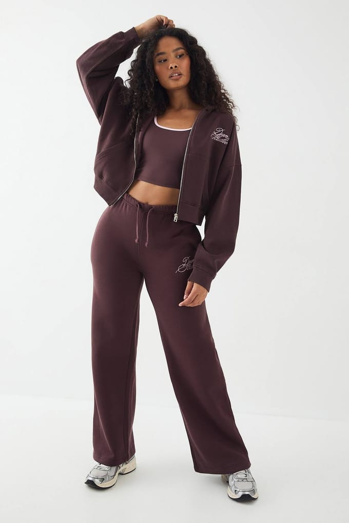Dames DSGN Studio Contrast Script Rechte Pijp Jogger | Chocoladebruin | Maat: XS