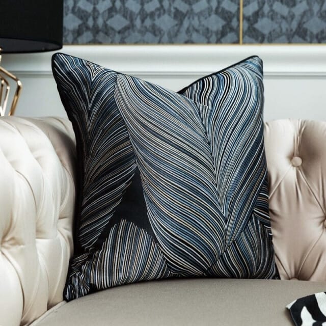 NOVÉE Sierkussen midnight leaves | 45 x 45 cm | jacquard/polyester