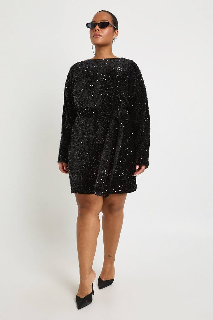boohoo Dames Plus fluweel pailletten minijurk met strikceintuur | Black | Maat: 22