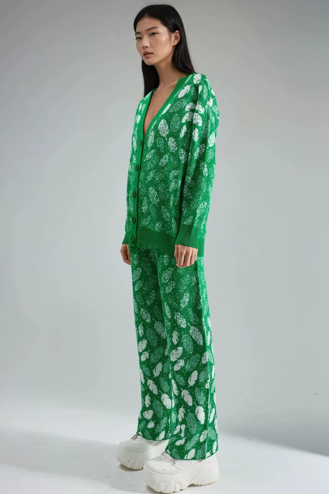 V-hals Jacques-gebreide cardigan en wijde broekset