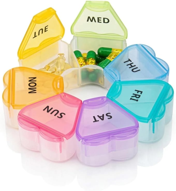 Elegant en functioneel pillendoosje met grote vakken, transparant en draagbaar, ideaal voor medicijnen en vitamines (12 x 2,4 cm)