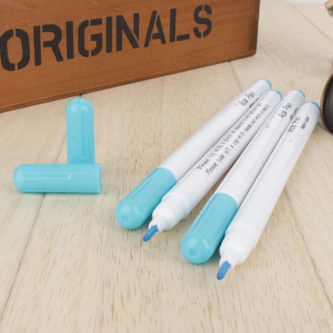 Lot de 4 marqueurs de point de croix solubles et effaçables à l'eau, avec œillets et encre pour tissu white