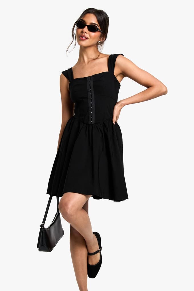 boohoo Dames Hook & Eye Detail Strappy Mini Jurk | Black | Maat: 10
